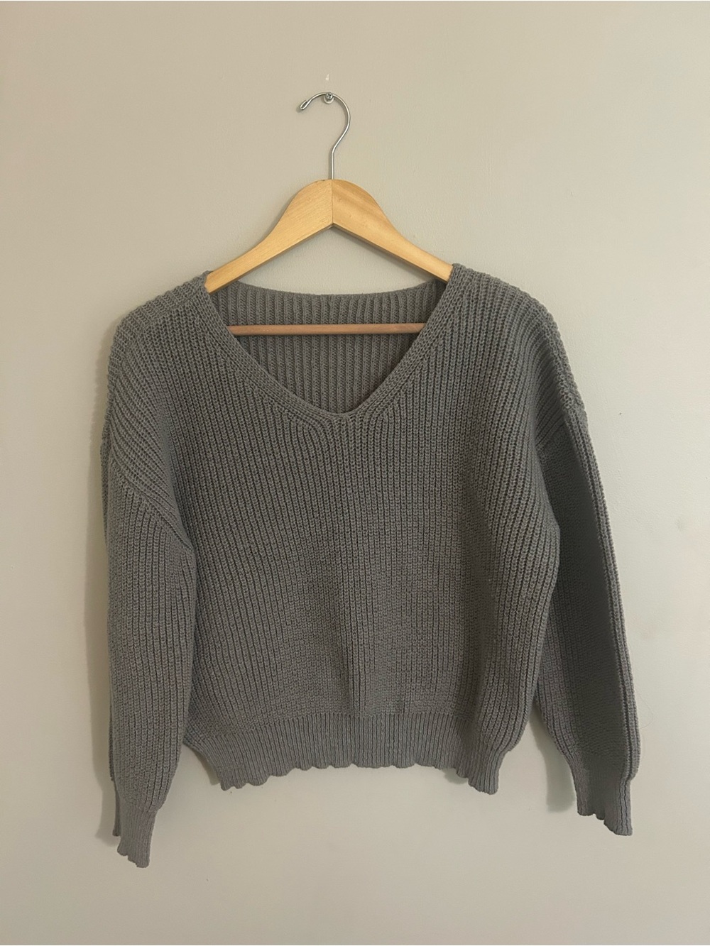 V-Neck Chunky Knit Sweater - Gray